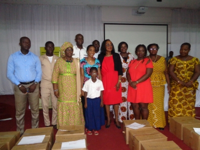 Books and 6 smartphones and donated to 8 public schools for the winners of &ldquo;PRIX SILA DE LA RELEVE&rdquo;